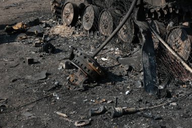 Lukyanivka, Ukrayna: 25 Mart 2022: Rus askeri aracı yok edildi