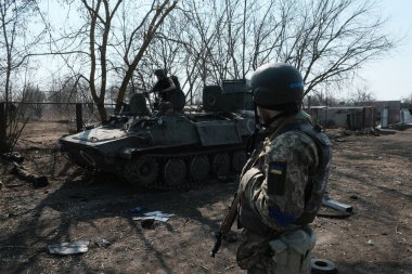 Lukyanivka, Ukrayna: 25 Mart 2022: Ukrayna toprak savunma savaşçıları