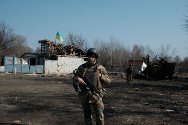 Lukyanivka, Ukrayna: 25 Mart 2022: Ukrayna toprak savunma savaşçıları
