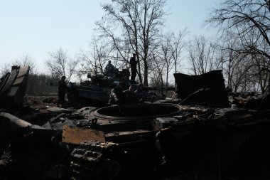 Lukyanivka, Ukrayna: 25 Mart 2022: Rus askeri aracı yok edildi