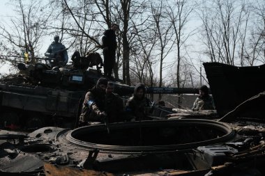 Lukyanivka, Ukrayna: 25 Mart 2022: Ukrayna toprak savunma savaşçıları