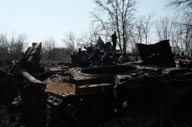 Lukyanivka, Ukrayna: 25 Mart 2022: Rus askeri aracı yok edildi