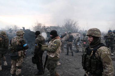 Lukyanivka, Ukrayna: 25 Mart 2022: Ukrayna toprak savunma savaşçıları