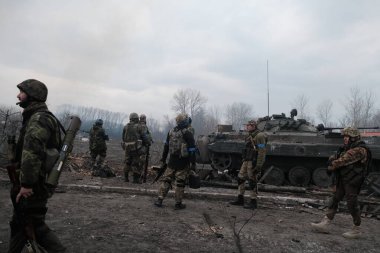 Lukyanivka, Ukrayna: 25 Mart 2022: Ukrayna toprak savunma savaşçıları