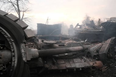 Lukyanivka, Ukrayna: 25 Mart 2022: Rus askeri aracı yok edildi
