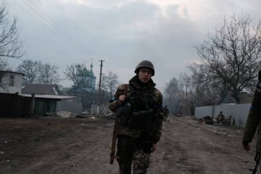 Lukyanivka, Ukrayna: 25 Mart 2022: Ukrayna toprak savunma savaşçısı