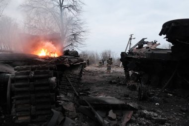 Lukyanivka, Ukrayna: 25 Mart 2022: Rus askeri aracı yok edildi