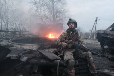 Lukyanivka, Ukrayna: 25 Mart 2022: Ukrayna toprak savunma savaşçısı