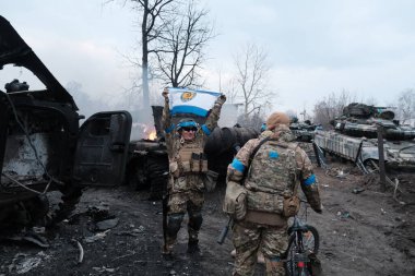 Lukyanivka, Ukrayna: 25 Mart 2022: Ukrayna toprak savunma savaşçıları