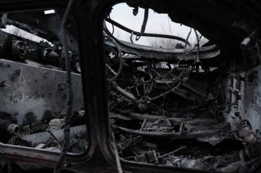 Lukyanivka, Ukrayna: 25 Mart 2022: Rus askeri aracı yok edildi