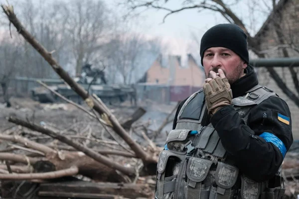Lukyanivka, Ukrayna: 25 Mart 2022: Ukrayna toprak savunma savaşçısı