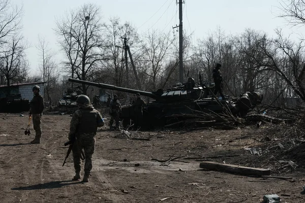 ルキアニフカ ウクライナ 3月2022 ロシアの軍用車両を破壊  — 無料ストックフォト