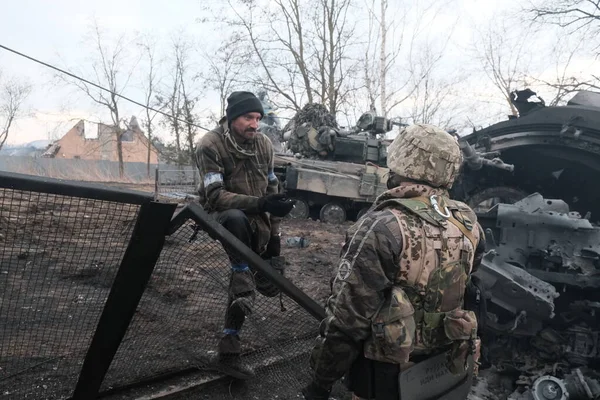 Lukyanivka, Ukrayna: 25 Mart 2022: Ukrayna toprak savunma savaşçıları