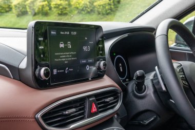 Hong Kong, Çin 9 Ağustos 2021: Hyundai SANTA FE 2022 Kontrol Paneli 9 Ağustos 2021, Hong Kong.