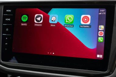 Hong Kong, Çin 10 Ağustos 2021: Volkswagen TIGUAN 2022 Apple Carplay Aug 10 2021, Hong Kong.