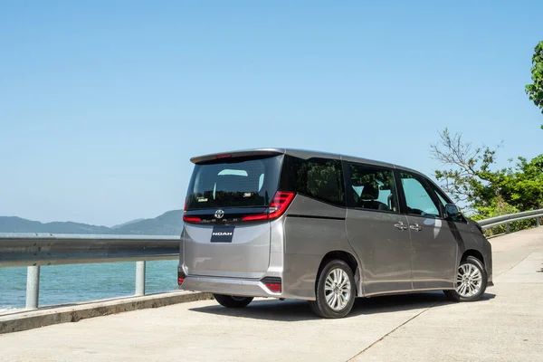 Hong Kong, Çin 4 Nisan 2022: Toyota Noah 2022 Test sürüşü 4 Nisan 2022.