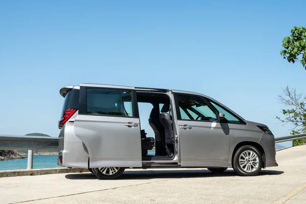Hong Kong, Çin 4 Nisan 2022: Toyota Noah 2022 Test sürüşü 4 Nisan 2022.