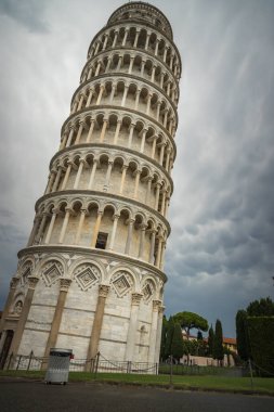 Pisa 'ya Seyahat, Eğik Pisa Kulesi