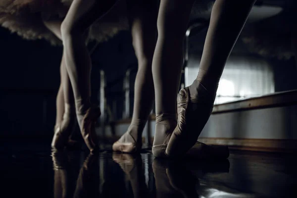 Bailarinos Balé Classe Mão Luz Mulher Escuridão Dança Preto — Fotografia de Stock