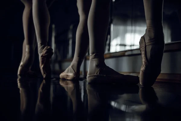 Bailarinos Balé Classe Mão Luz Mulher Escuridão Dança Preto — Fotografia de Stock