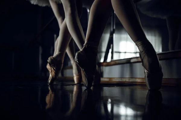 Bailarinos Balé Classe Mão Luz Mulher Escuridão Dança Preto — Fotografia de Stock