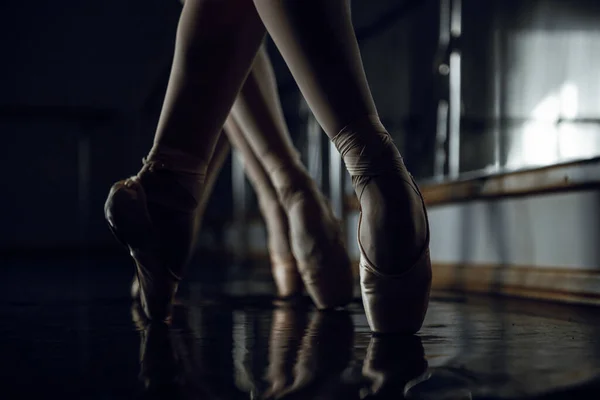 Bailarinos Balé Classe Mão Luz Mulher Escuridão Dança Preto — Fotografia de Stock