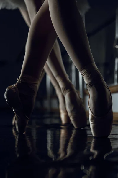 Bailarinos Balé Classe Mão Luz Mulher Escuridão Dança Preto — Fotografia de Stock