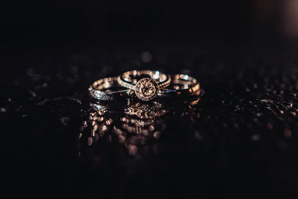 Δαχτυλίδι Διαμάντια Κοσμήματα Γάμο Πέτρα Χρυσό Ομορφιά Νερό — Φωτογραφία Αρχείου