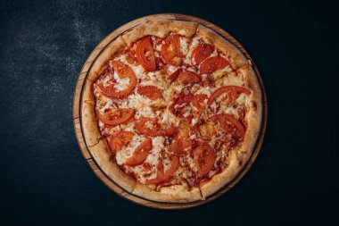 Pizza, peynir, fast food İtalyan pepperonisi.