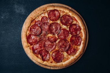 Pizza, peynir, fast food İtalyan pepperonisi.