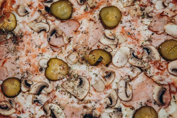 Pizza, peynir, fast food İtalyan pepperonisi.