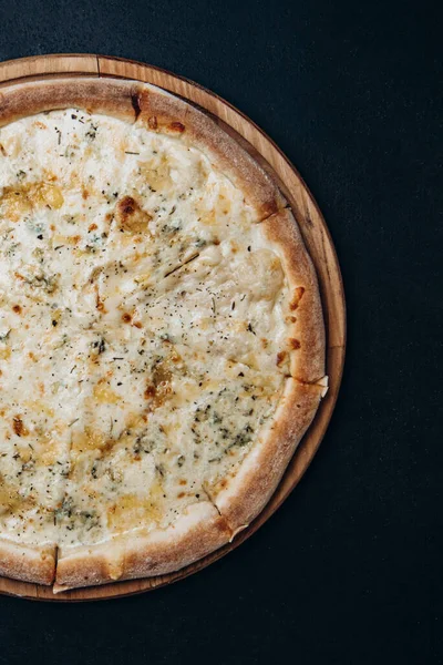Pizza, peynir, fast food İtalyan pepperonisi.