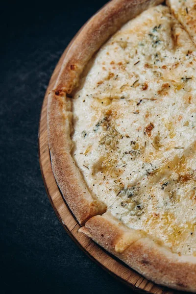 Pizza, peynir, fast food İtalyan pepperonisi.