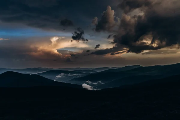 Pilvi Luonto Pilvet Vuori Taivas Valo Sää Auringonlasku Auringonlasku — kuvapankkivalokuva