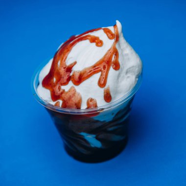 Dondurma tatlı, parlak, renkli yiyecekler.