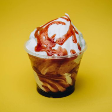 Dondurma tatlı, parlak, renkli yiyecekler.