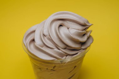 Dondurma tatlı, parlak, renkli yiyecekler.