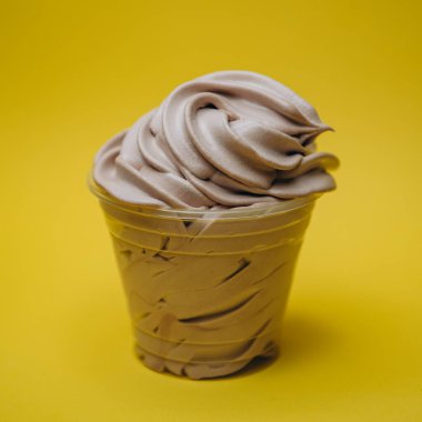 Dondurma tatlı, parlak, renkli yiyecekler.