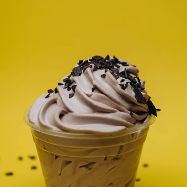 Dondurma tatlı, parlak, renkli yiyecekler.