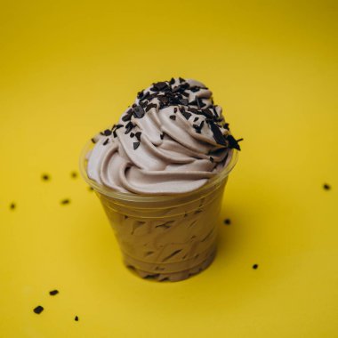 Dondurma tatlı, parlak, renkli yiyecekler.