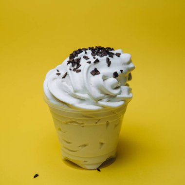 Dondurma tatlı, parlak, renkli yiyecekler.