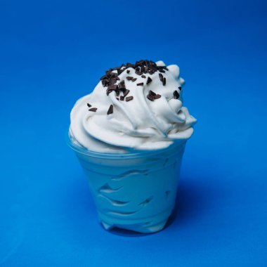 Dondurma tatlı, parlak, renkli yiyecekler.