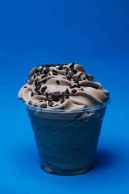 Dondurma tatlı, parlak, renkli yiyecekler.