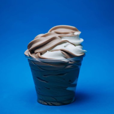 Dondurma tatlı, parlak, renkli yiyecekler.