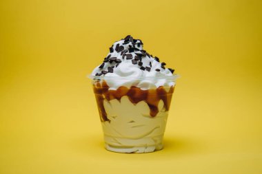 Dondurma tatlı, parlak, renkli yiyecekler.