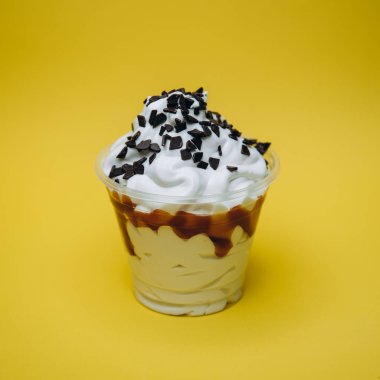 Dondurma tatlı, parlak, renkli yiyecekler.