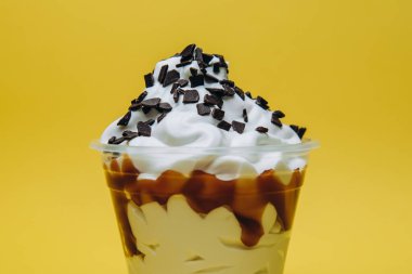 Dondurma tatlı, parlak, renkli yiyecekler.