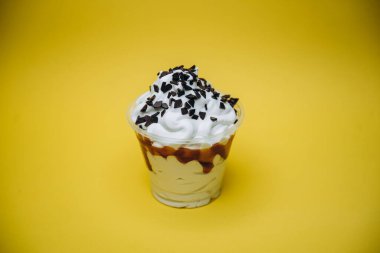 Dondurma tatlı, parlak, renkli yiyecekler.