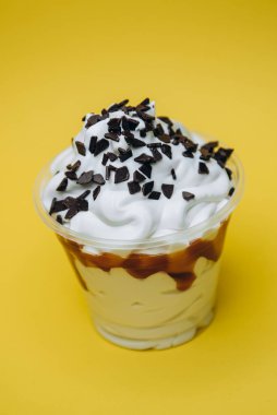 Dondurma tatlı, parlak, renkli yiyecekler.