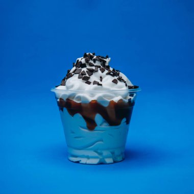 Dondurma tatlı, parlak, renkli yiyecekler.